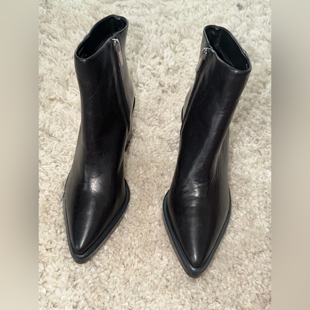 Vince Camuto Rinvalla Black Pointed-Toe Cowboy Style Boots with Side Zip sz 7 M